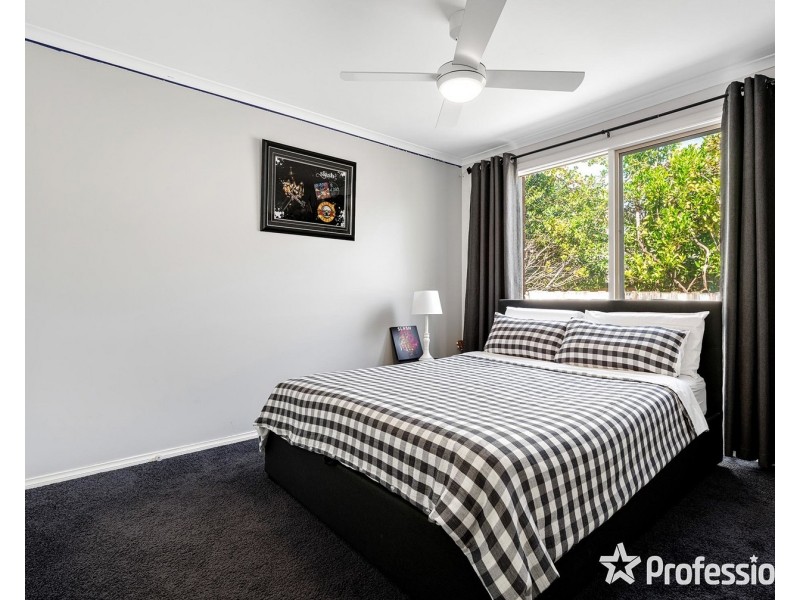 16 Blue Ridge Drive, Mooroolbark VIC 3138