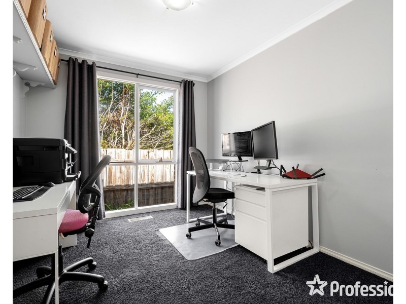 16 Blue Ridge Drive, Mooroolbark VIC 3138