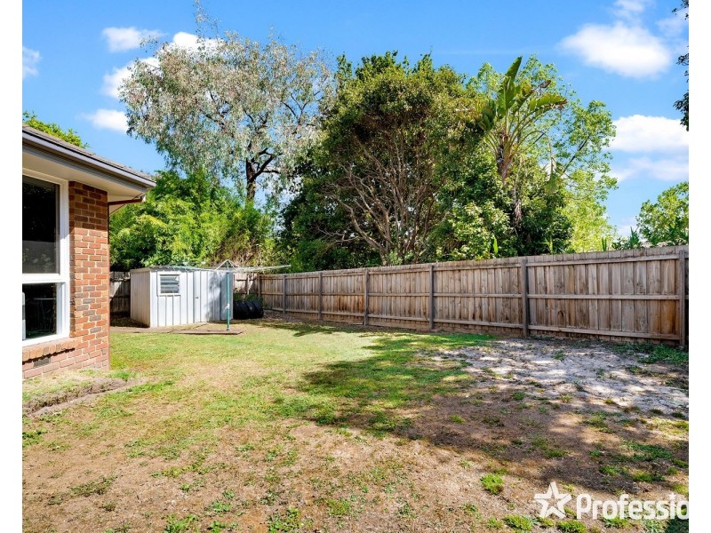 16 Blue Ridge Drive, Mooroolbark VIC 3138