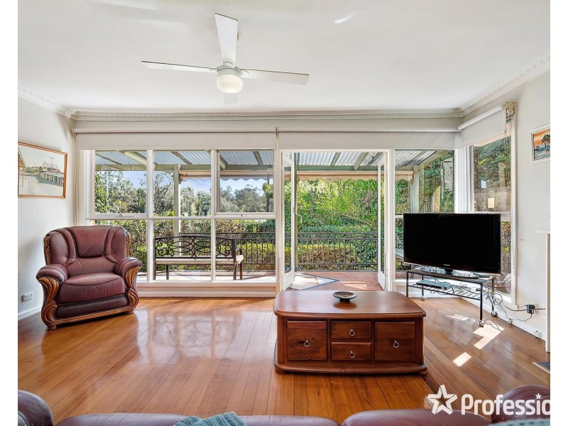 28 Esther Crescent, Mooroolbark VIC 3138
