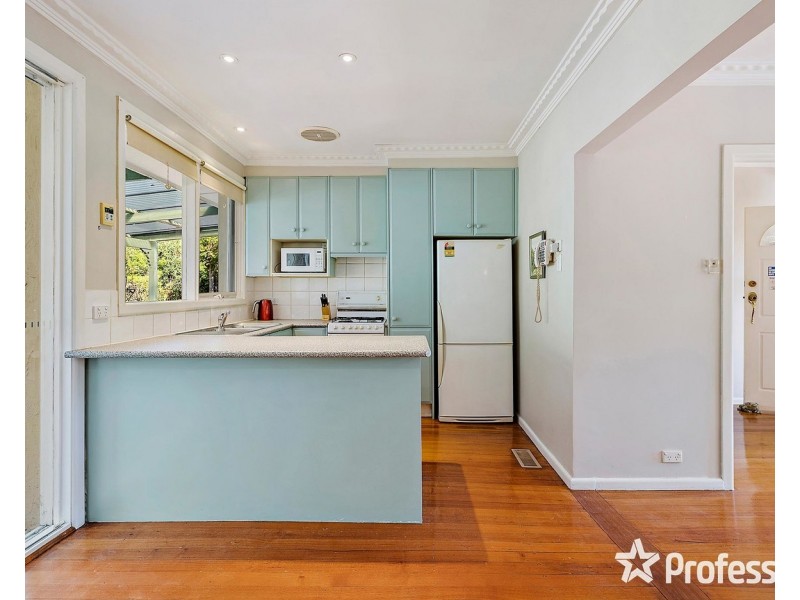 28 Esther Crescent, Mooroolbark VIC 3138