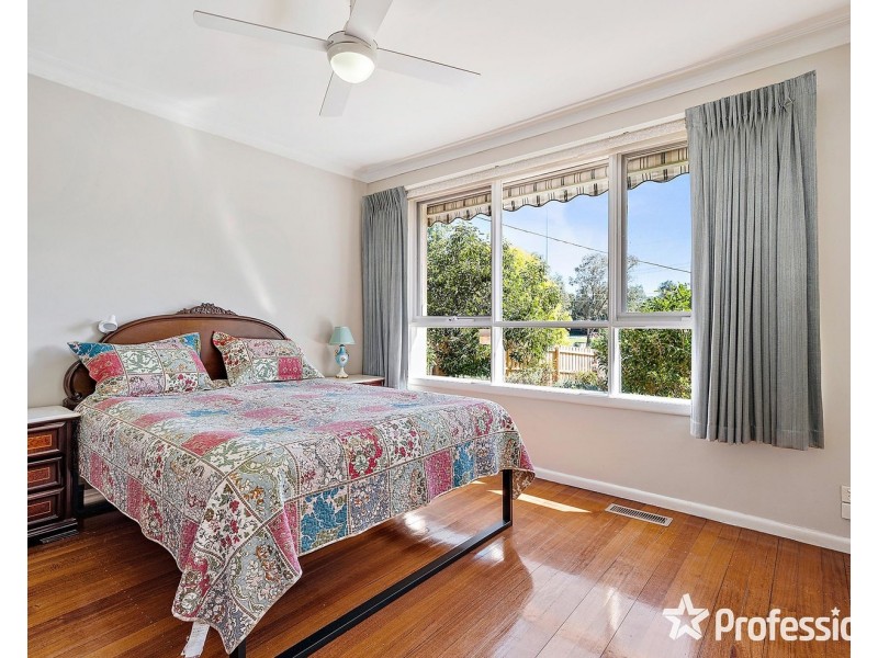 28 Esther Crescent, Mooroolbark VIC 3138
