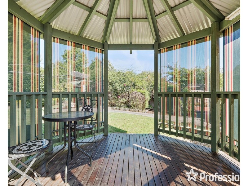 28 Esther Crescent, Mooroolbark VIC 3138