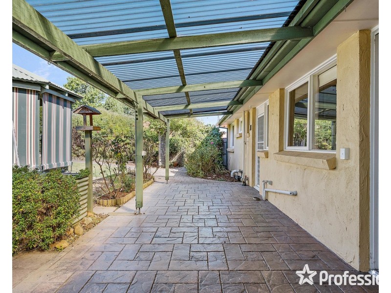 28 Esther Crescent, Mooroolbark VIC 3138