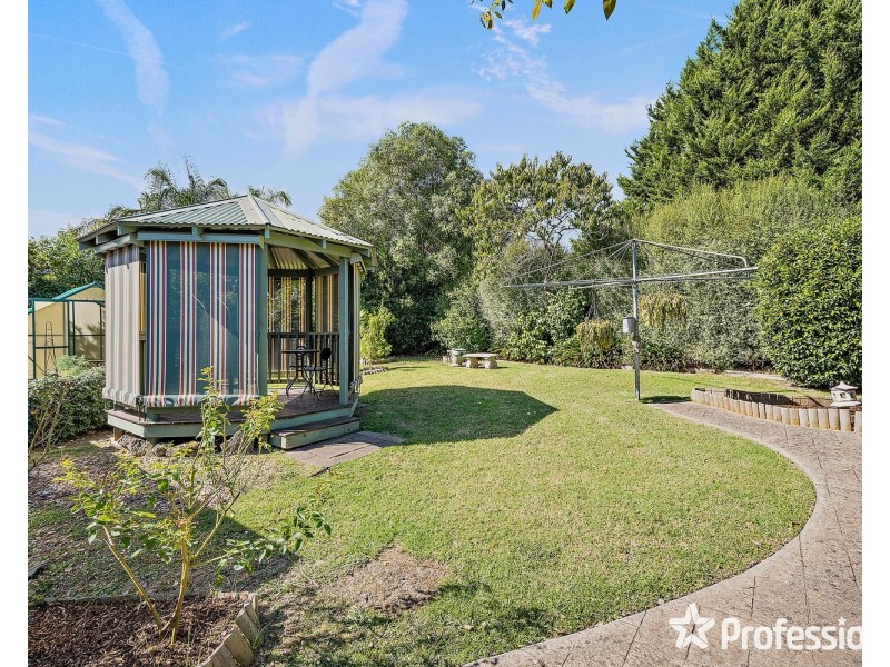 28 Esther Crescent, Mooroolbark VIC 3138