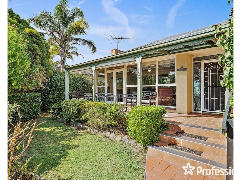 28 Esther Crescent, Mooroolbark VIC 3138