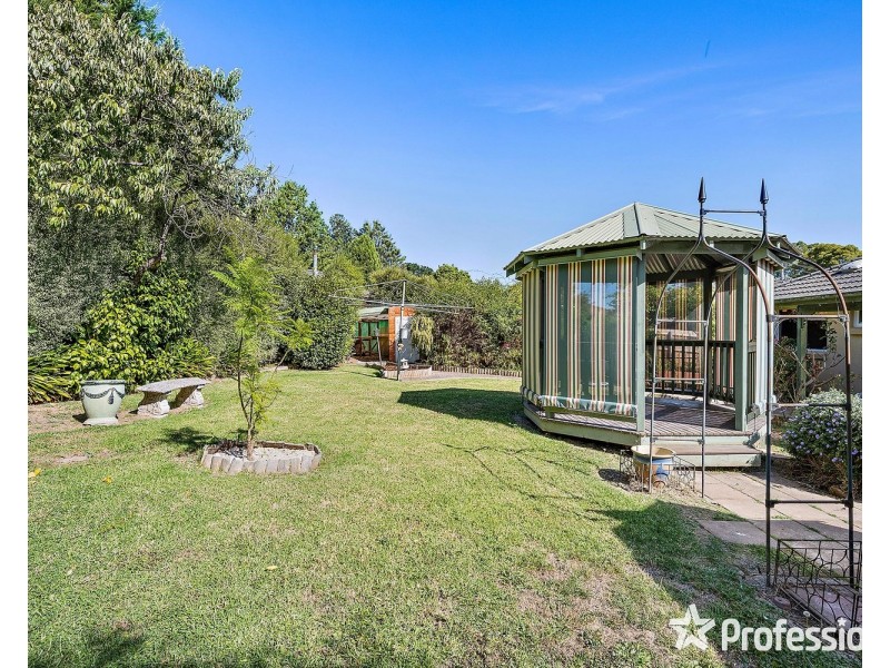 28 Esther Crescent, Mooroolbark VIC 3138