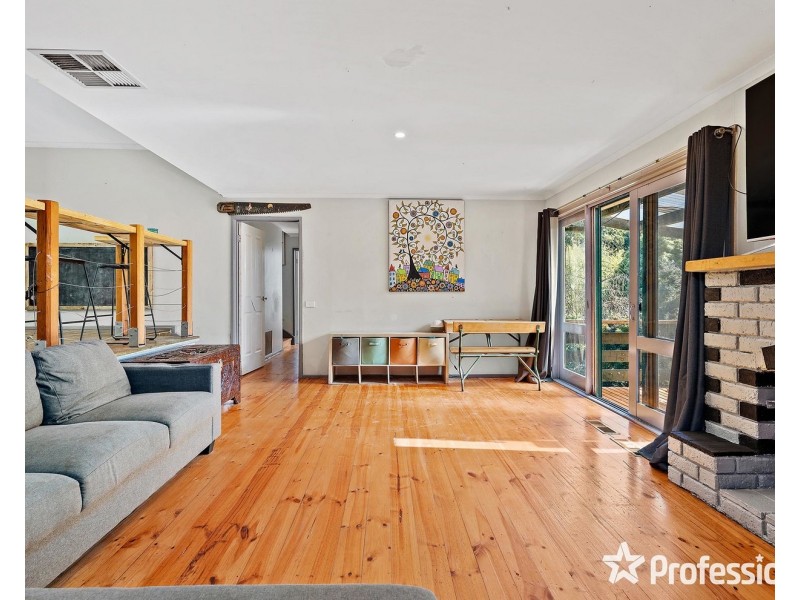 13 Outlook Drive, Kalorama VIC 3766