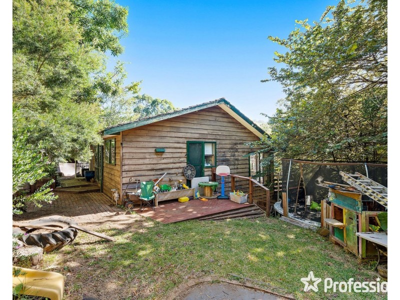 13 Outlook Drive, Kalorama VIC 3766