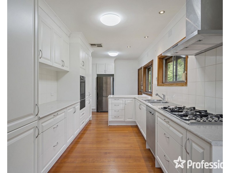 8 Caroline Street, Kilsyth VIC 3137