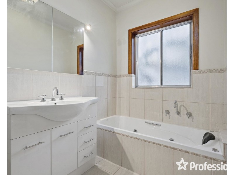 8 Caroline Street, Kilsyth VIC 3137