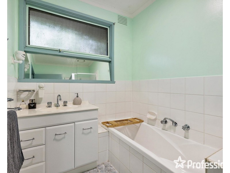 71 Montrose Road, Kilsyth VIC 3137