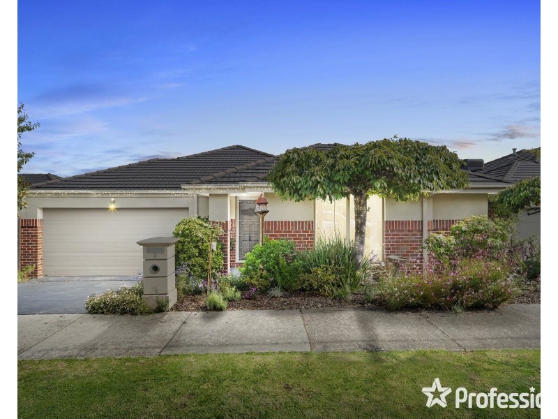 8 Greenville Street, Mooroolbark VIC 3138