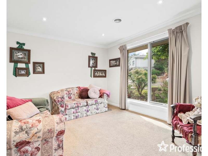 8 Greenville Street, Mooroolbark VIC 3138