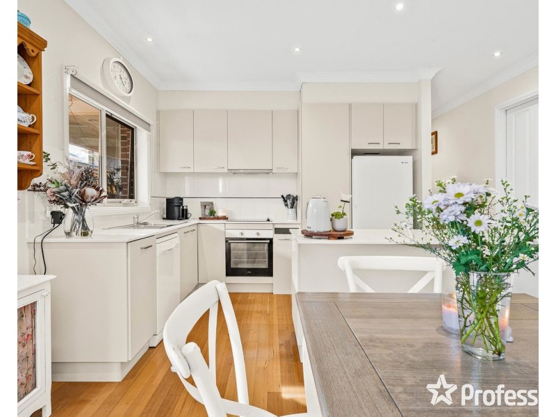 8 Greenville Street, Mooroolbark VIC 3138