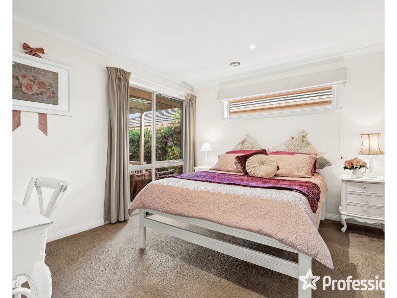 8 Greenville Street, Mooroolbark VIC 3138