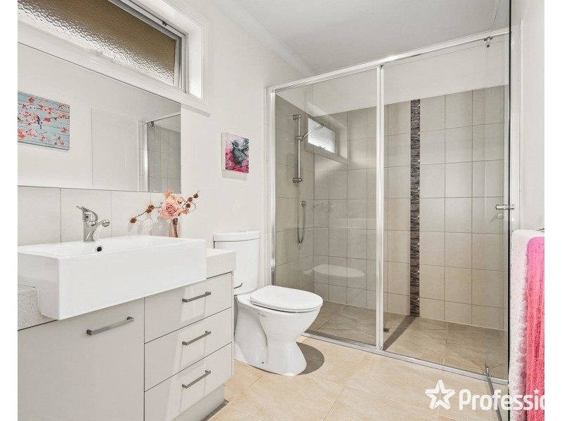 8 Greenville Street, Mooroolbark VIC 3138