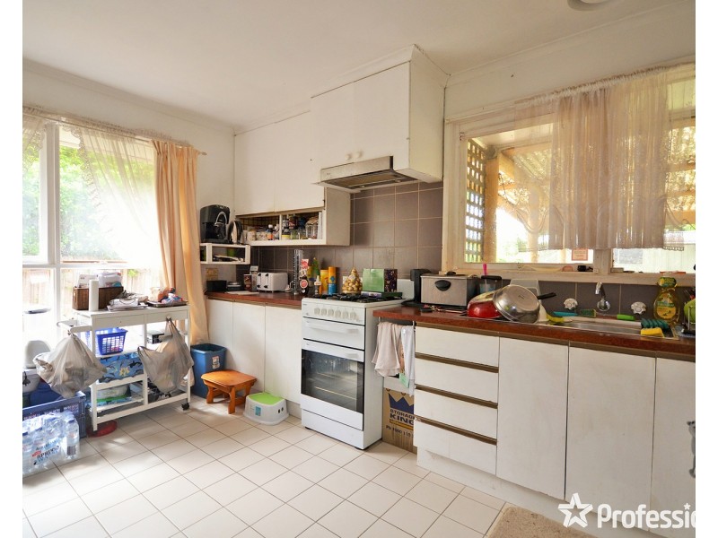 9 Neville Street, Mooroolbark VIC 3138