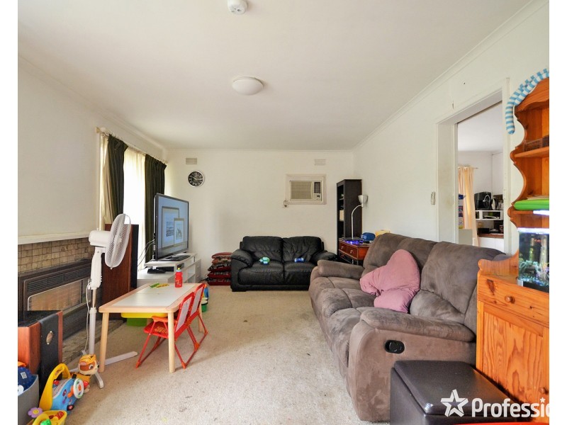 9 Neville Street, Mooroolbark VIC 3138