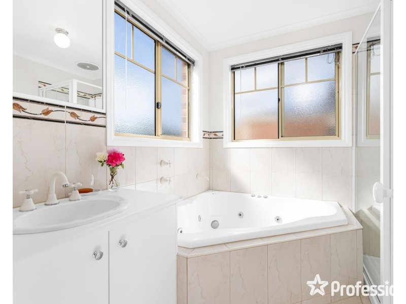 1 Tudor Drive, Mooroolbark VIC 3138