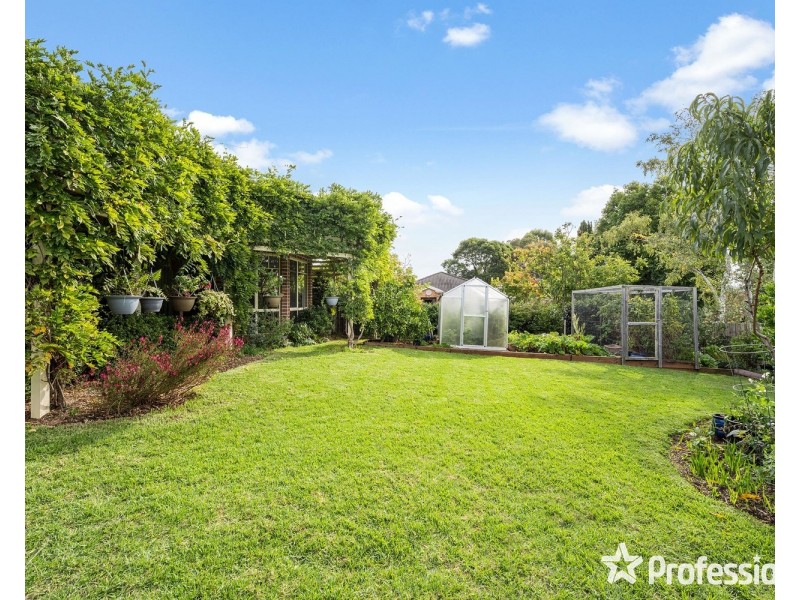 1 Tudor Drive, Mooroolbark VIC 3138