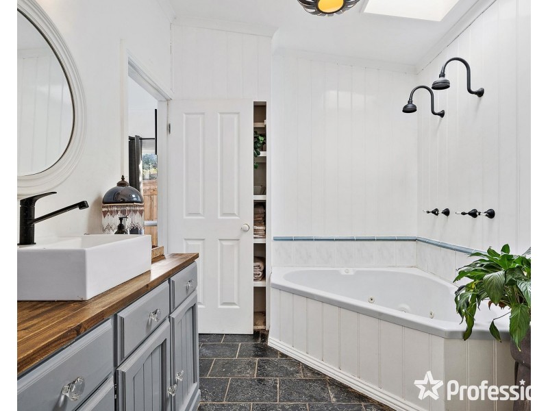 14 Glen View Road, Mount Evelyn VIC 3796