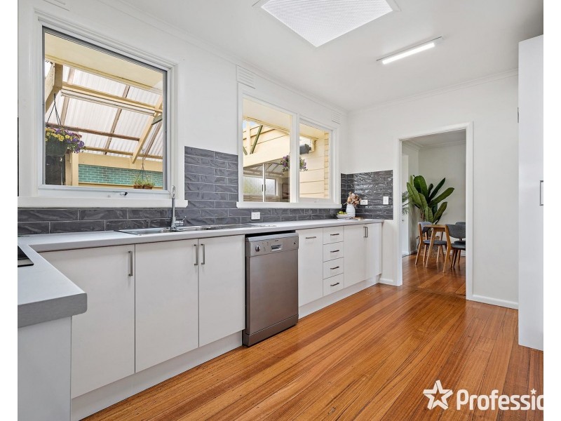 6 Ricky Court, Mooroolbark VIC 3138