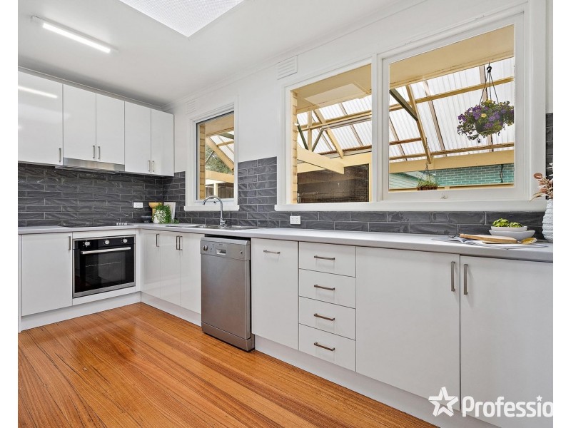 6 Ricky Court, Mooroolbark VIC 3138