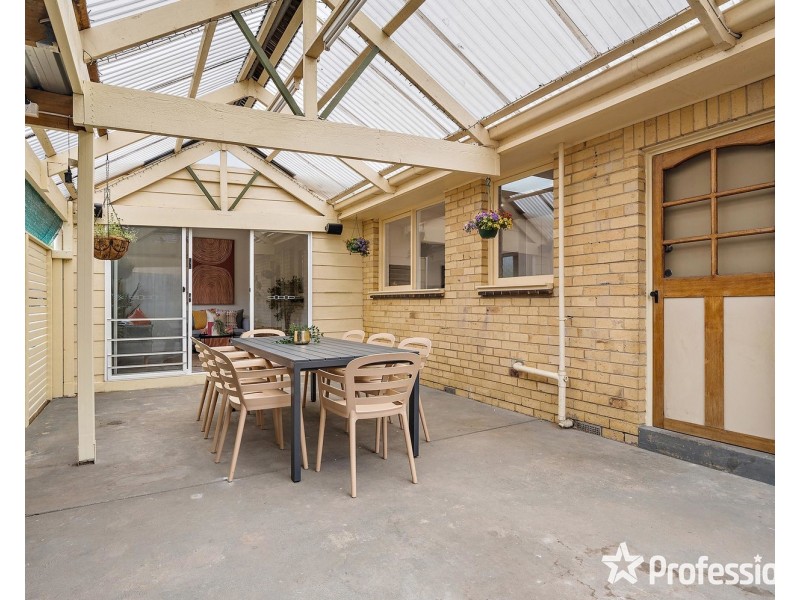 6 Ricky Court, Mooroolbark VIC 3138