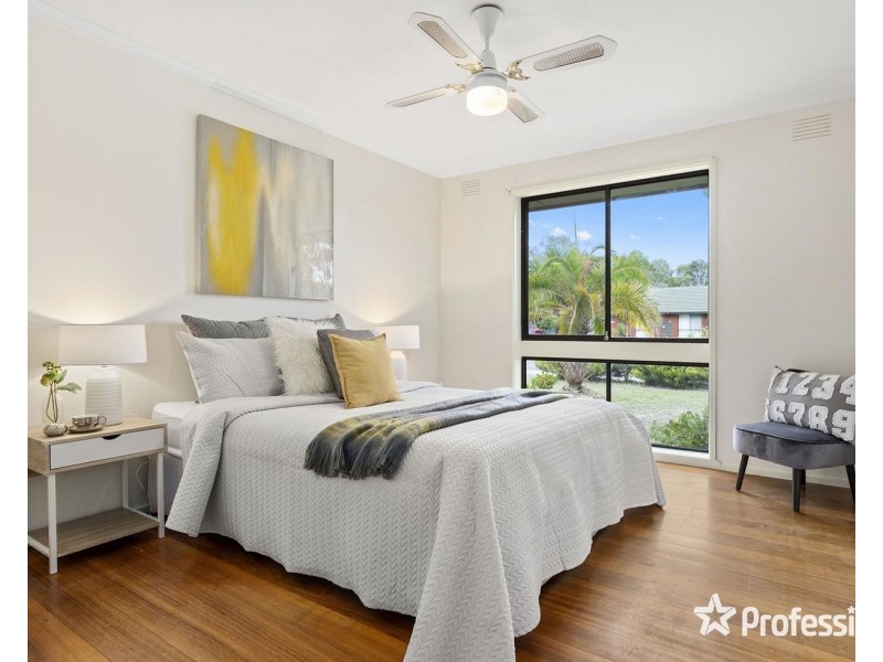 116 Esther Crescent, Mooroolbark VIC 3138