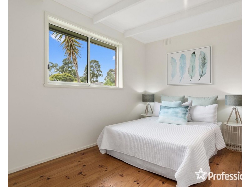 116 Esther Crescent, Mooroolbark VIC 3138