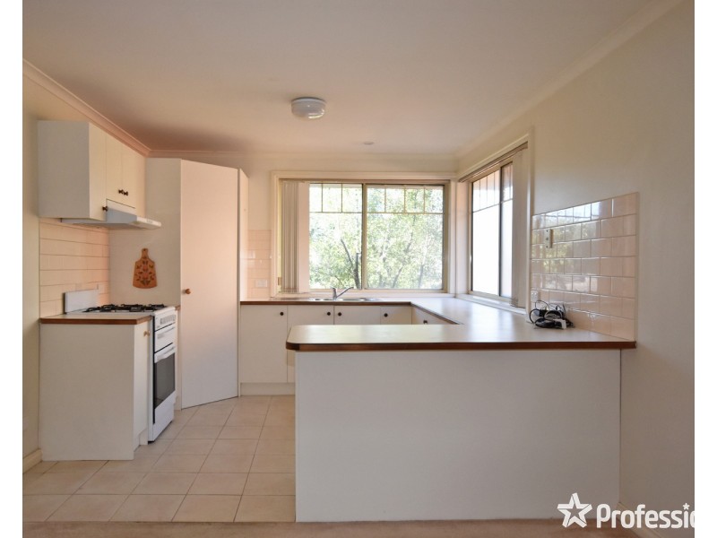 1/8 Felix Grove, Mooroolbark VIC 3138