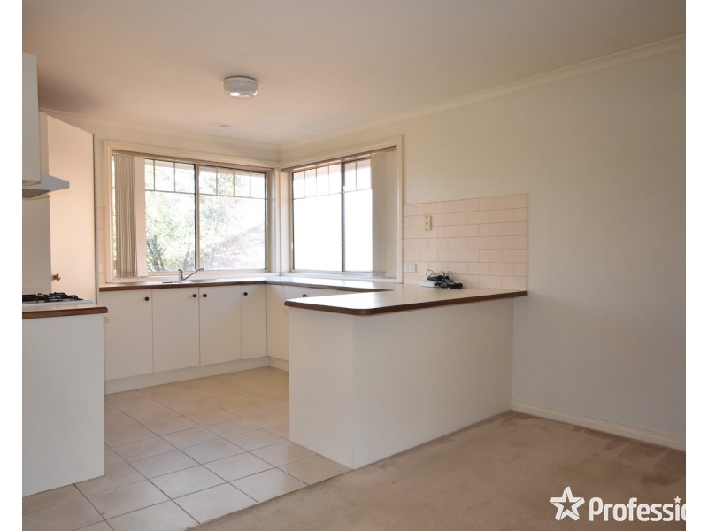 1/8 Felix Grove, Mooroolbark VIC 3138