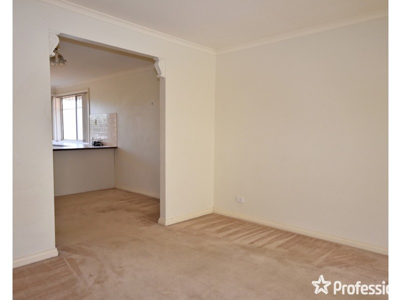 1/8 Felix Grove, Mooroolbark VIC 3138