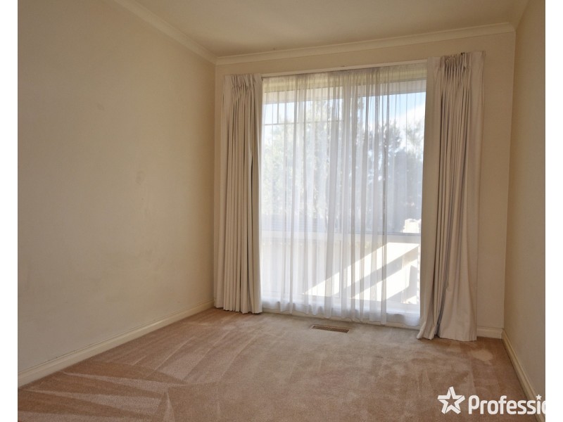 1/8 Felix Grove, Mooroolbark VIC 3138