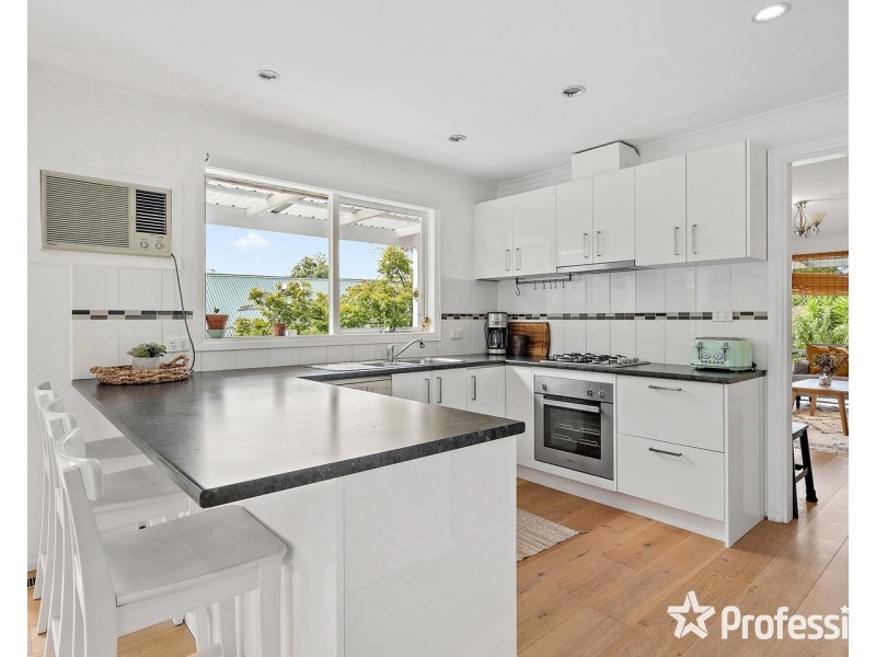 10 Belair Close, Seville VIC 3139