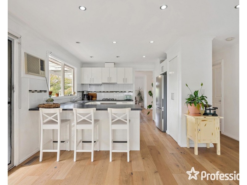 10 Belair Close, Seville VIC 3139