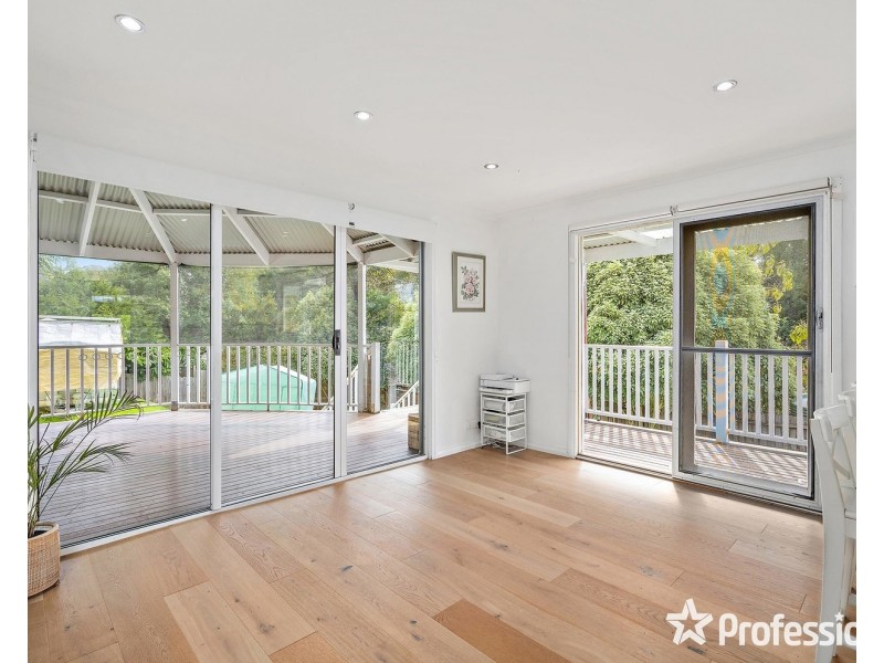 10 Belair Close, Seville VIC 3139