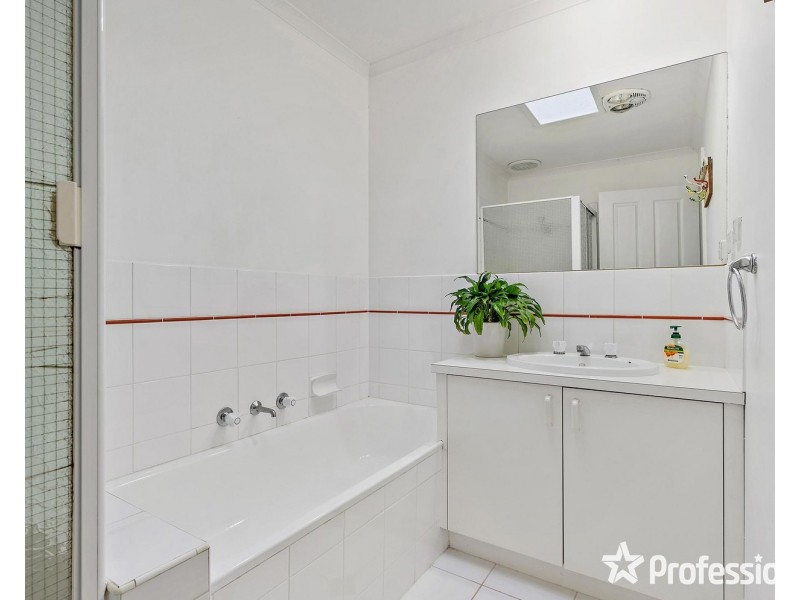 10 Belair Close, Seville VIC 3139