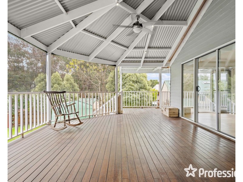 10 Belair Close, Seville VIC 3139