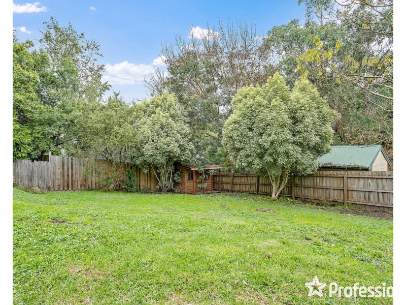 10 Belair Close, Seville VIC 3139
