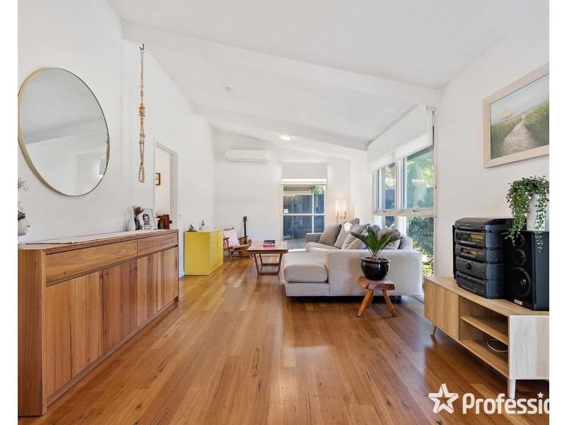 9 Rachael Drive, Mooroolbark VIC 3138