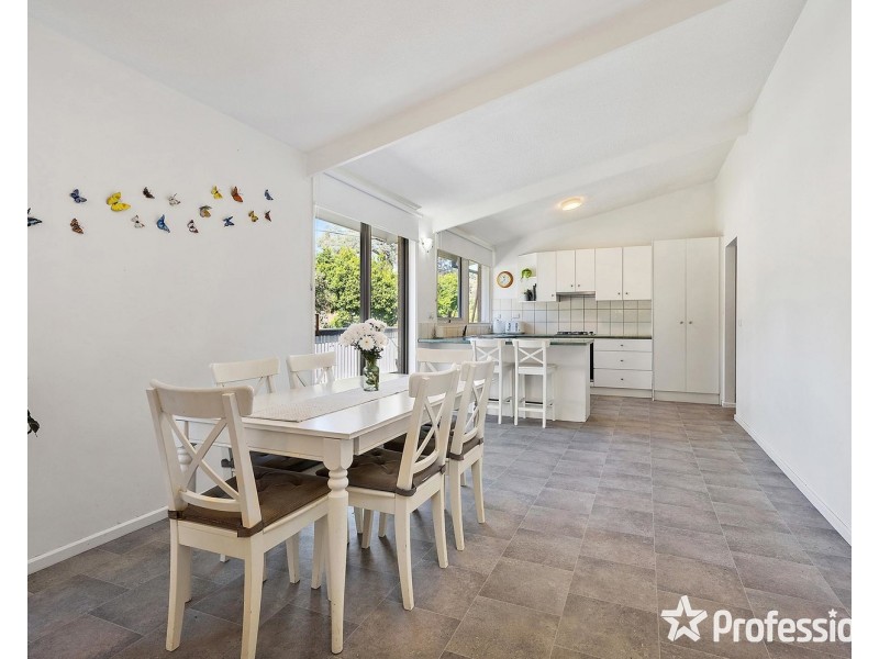 9 Rachael Drive, Mooroolbark VIC 3138