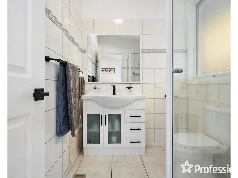 9 Rachael Drive, Mooroolbark VIC 3138