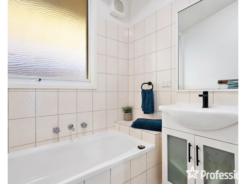 9 Rachael Drive, Mooroolbark VIC 3138