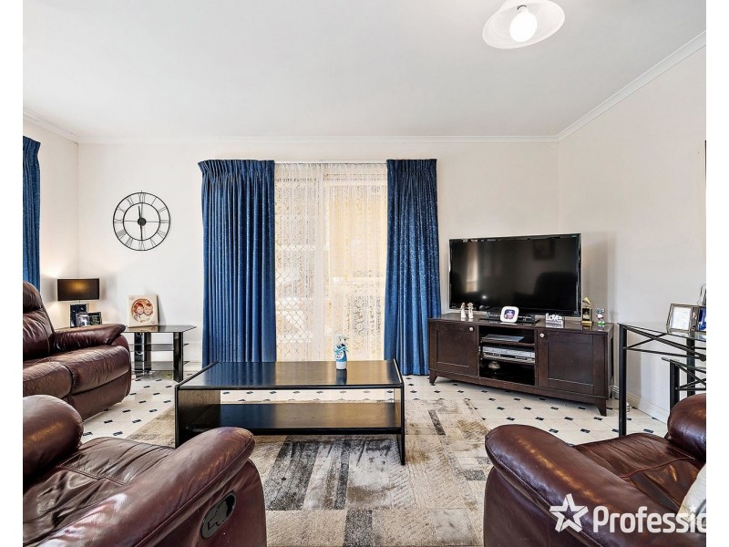 9 Rachael Drive, Mooroolbark VIC 3138