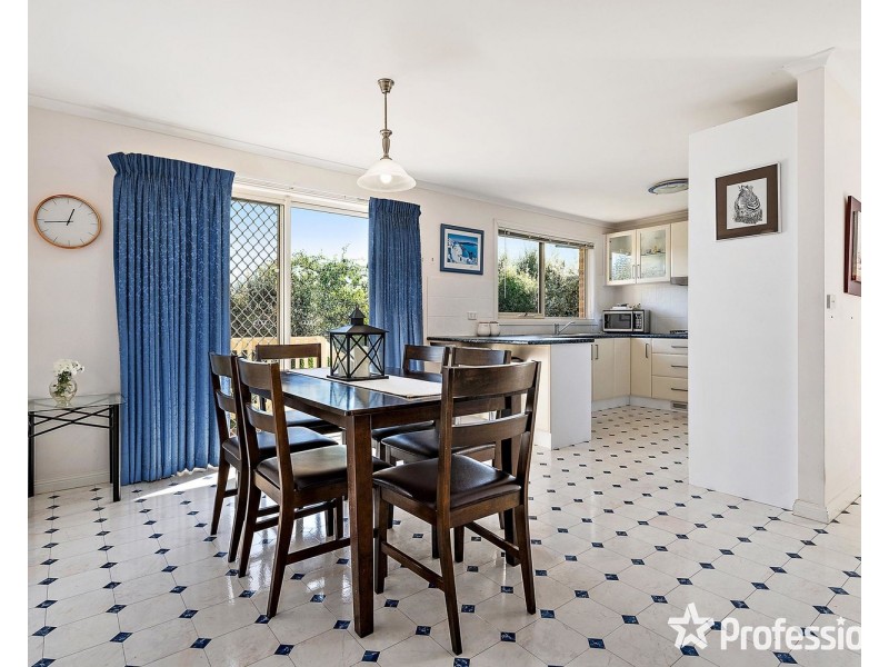 9 Rachael Drive, Mooroolbark VIC 3138