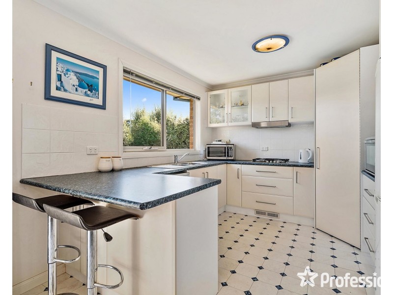 9 Rachael Drive, Mooroolbark VIC 3138