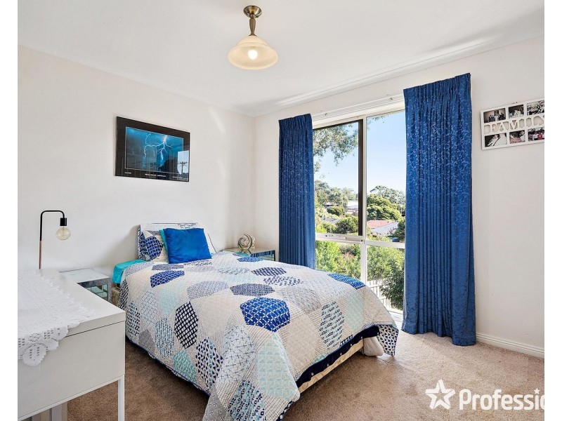 9 Rachael Drive, Mooroolbark VIC 3138