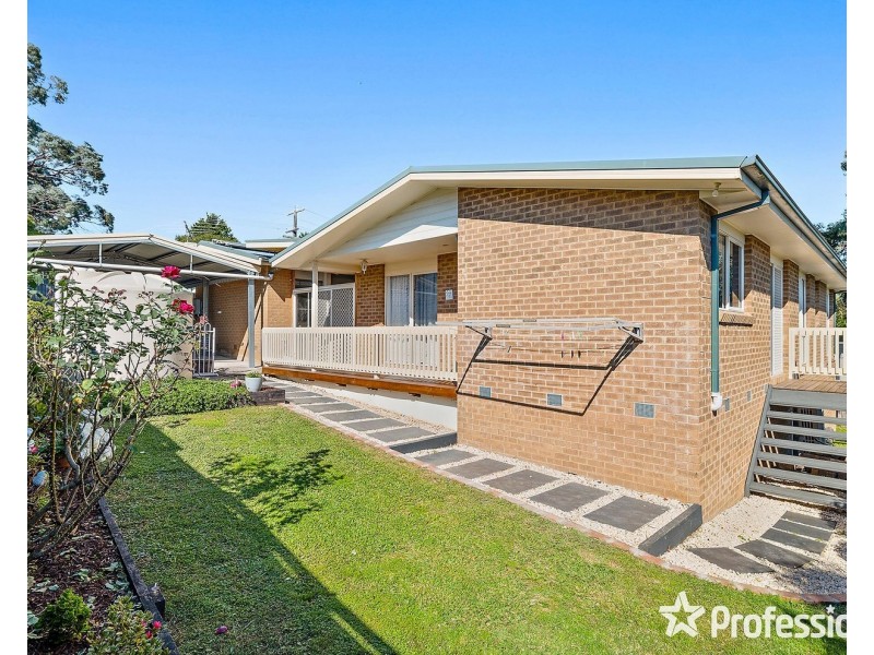 9 Rachael Drive, Mooroolbark VIC 3138